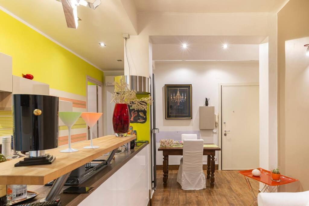 Lily'S - Near Harbor And Downtown With Terrace - Italy Flat Vacation Apartment Genoa Bagian luar foto