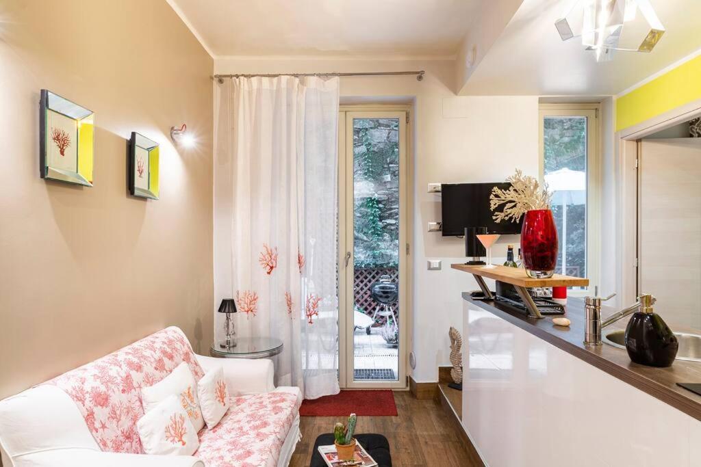 Lily'S - Near Harbor And Downtown With Terrace - Italy Flat Vacation Apartment Genoa Bagian luar foto