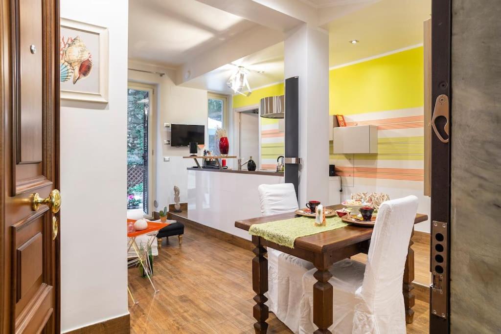 Lily'S - Near Harbor And Downtown With Terrace - Italy Flat Vacation Apartment Genoa Bagian luar foto