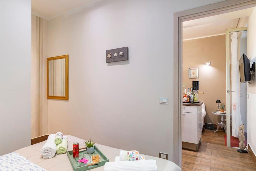 Lily'S - Near Harbor And Downtown With Terrace - Italy Flat Vacation Apartment Genoa Bagian luar foto