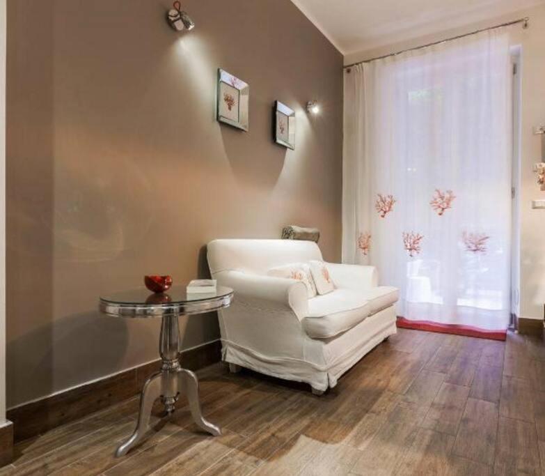 Lily'S - Near Harbor And Downtown With Terrace - Italy Flat Vacation Apartment Genoa Bagian luar foto
