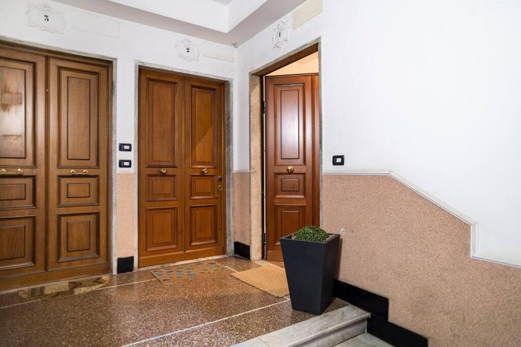 Lily'S - Near Harbor And Downtown With Terrace - Italy Flat Vacation Apartment Genoa Bagian luar foto