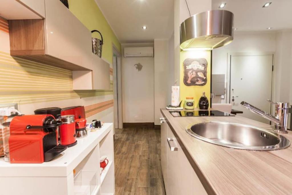 Lily'S - Near Harbor And Downtown With Terrace - Italy Flat Vacation Apartment Genoa Bagian luar foto