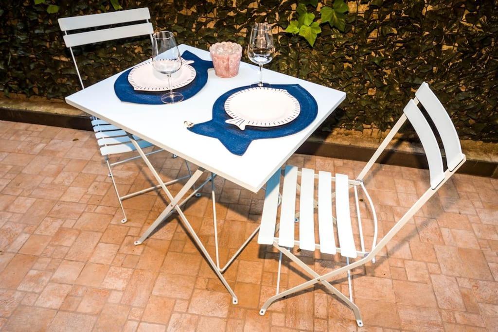 Lily'S - Near Harbor And Downtown With Terrace - Italy Flat Vacation Apartment Genoa Bagian luar foto